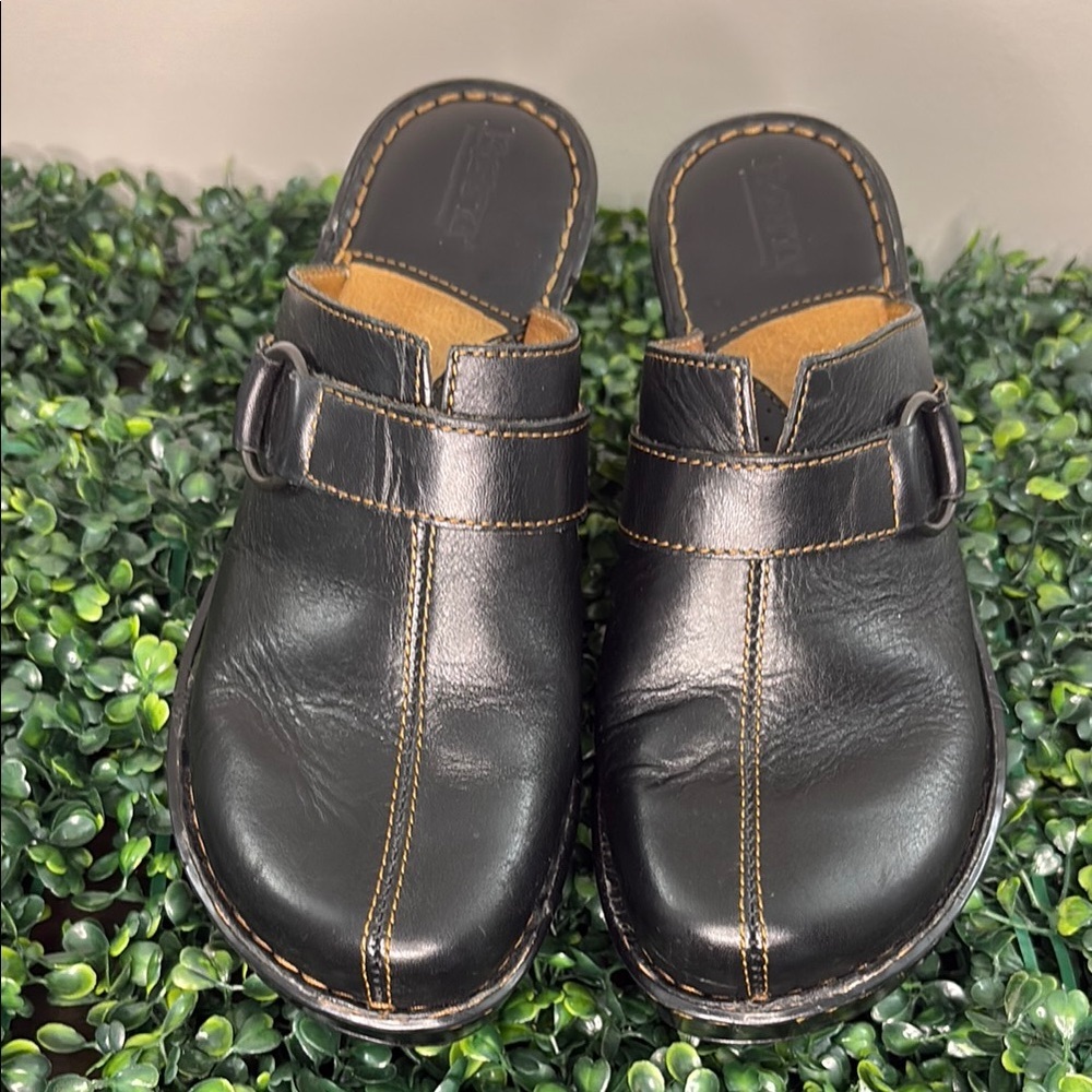 Black Leather Women's Slip-On Shoes